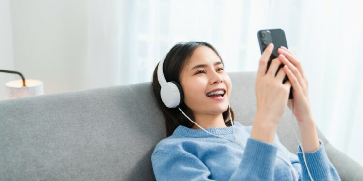 Komparasi Paket Data Unlimited Smartfren, Indosat Ooredoo Dan Tri