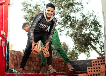 Jaringan Perdagangan China-Afrika: Sorotan pada Ilegalitas dan Penipuan