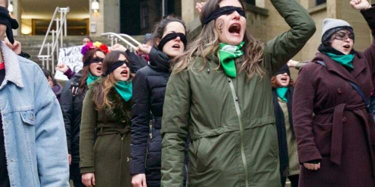 Gelombang Protes Meluas: Kebijakan Imigrasi Trump Picu Kemarahan Publik