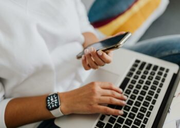 Renungan Digital: Dampak Teknologi, Pola Asuh Modern, dan Warisan Budaya Pop