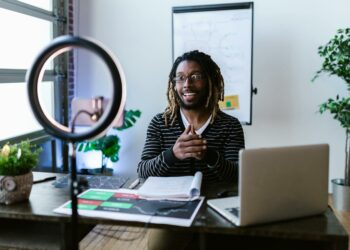 Revolusi Kerja 4 Hari Sepekan: AI Jadi Kunci Daya Tarik Baru Bagi Karyawan