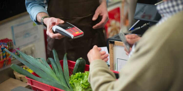 Lonjakan Konsumsi Akhir Tahun: Momentum Pemulihan atau Ilusi Musiman?