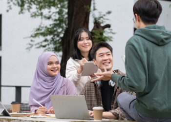 Jurusan Bisnis Digital, Bisnis Digital, Prospek Kerja Jurusan Bisnis Digital, Mata Kuliah Bisnis Digital, Gaji Lulusan Bisnis Digital, Kampus Jurusan Bisnis Digital Terbaik, Digital Business, Manajemen Bisnis Digital, Kuliah Bisnis Digital, Universitas Padjadjaran, BINUS University, UPI Tasikmalaya, Telkom University, Digital Marketing, Product Manager, Data Analyst, Technopreneur, Startup Indonesia, Jurusan Kuliah Viral, Jurusan Untuk Anak IPS, Syarat Masuk Bisnis Digital, Karir di Startup, E-commerce, Bisnis Digital Adalah, Jurusan Masa Depan