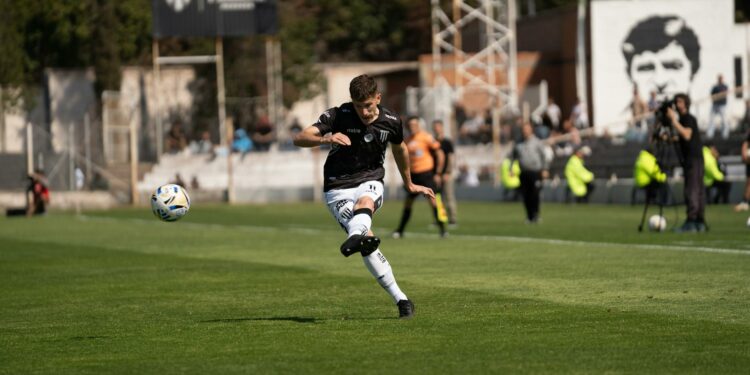 Bruno Fernandes Selamatkan Rekor Sempurna Erik ten Hag di Manchester United Pasca Kartu Merah Romero