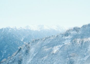 Jepang Dilanda Salju Rekor: Ratusan Tewas, Ancaman Tersembunyi di Balik Cuaca Hangat