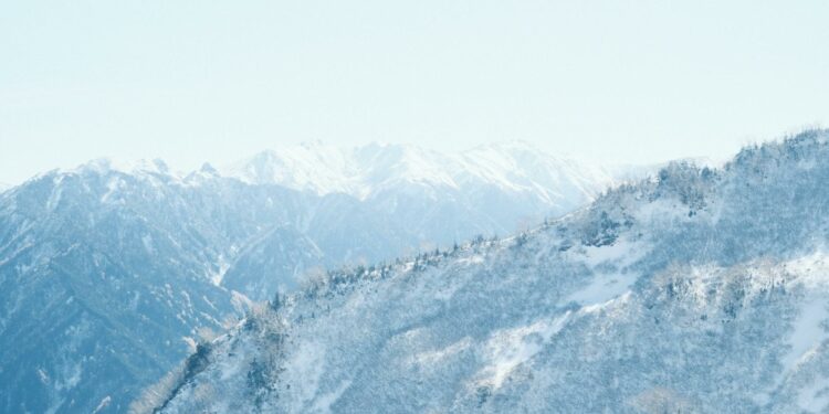 Jepang Dilanda Salju Rekor: Ratusan Tewas, Ancaman Tersembunyi di Balik Cuaca Hangat