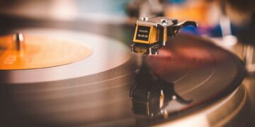 Nostalgia Sekolah: ‘Bukan Cinta Galih/Ratna’ Bangkitkan Kenangan Era 90-an