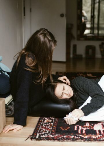 Putus Cinta Platonic: Saat Sahabat Berubah Jadi Orang Asing, Begini Cara Menyembuhkan Luka Batin