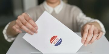 Thailand di Persimpangan Jalan: Pemilu Tiga Arah dan Bayang-bayang Ketidakpastian Politik