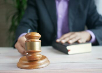 Perang AI: Mantan Eksekutif Palantir Terganjal Hukum dalam Merekrut Talenta untuk Startup Baru