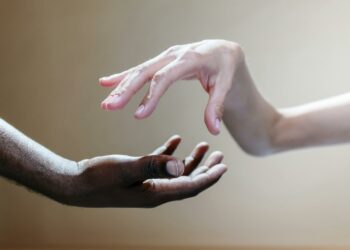 Di Era AI, Sentuhan Manusia Tetap Tak Tergantikan: Curhat Adrian Chiles Soal Ketergantungan pada Teknologi