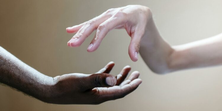 Di Era AI, Sentuhan Manusia Tetap Tak Tergantikan: Curhat Adrian Chiles Soal Ketergantungan pada Teknologi