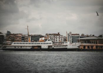 Ancaman Balasan Iran Picu Seruan Trump: Butuh Kapal Perang Sekutu!