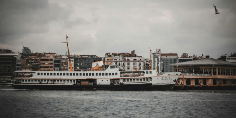 Ancaman Balasan Iran Picu Seruan Trump: Butuh Kapal Perang Sekutu!