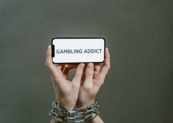 Jebakan Gulir Tanpa Akhir dan Video Otomatis: Meta & Google Ciptakan Kecanduan Digital?