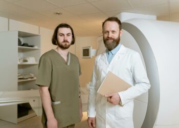 Serangan Siber Iran Sasar Produsen Alat Medis Ternama AS: Ancaman Baru di Sektor Kesehatan?