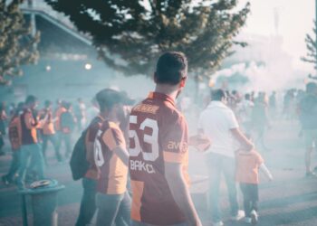 Sanksi Finansial Klub Sepak Bola: Perbandingan Kasus Chelsea dan Implikasinya