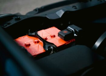 Gejolak di Redwood Materials: COO Hengkang di Tengah Badai PHK dan Restrukturisasi Perusahaan