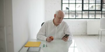 Revolusi Kepemimpinan? Tim Cook Dikabarkan Siap Lepas Jabatan CEO Apple September Ini