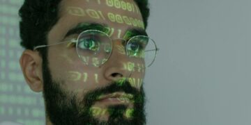 Ancaman Siber Baru: Mengapa 92% Perusahaan Gagal Melacak Identitas AI di Lingkungan Kerja?