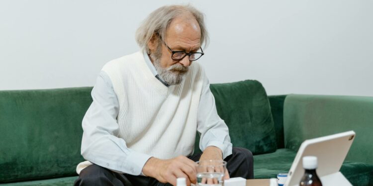 Era Baru Perawatan Lansia: Ketika AI dan Teknologi Usia Memicu Debat Panas di Konferensi Global