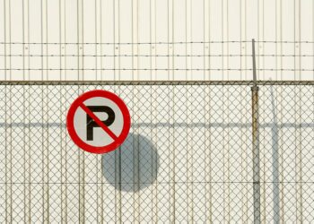 Ketika Batasan Kerja Terlalu Tipis: Debat Panas Setelah CEO Diduga Meneror Karyawan di Hari Pernikahan