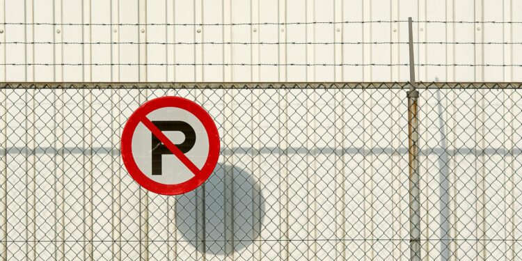 Ketika Batasan Kerja Terlalu Tipis: Debat Panas Setelah CEO Diduga Meneror Karyawan di Hari Pernikahan