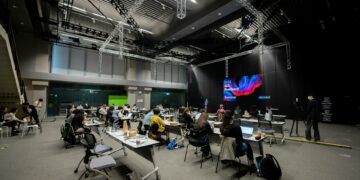 Wawasan AI Masa Depan: CEO STARTRADER Peter Karsten Paparkan ‘AI Starter’ di Universitas Adelaide