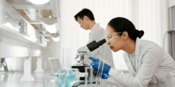 Sentimen Positif Melanda Pasar: Inovasi Kesehatan, AI Biologika, dan Rekomendasi Analis Pendorong Utama