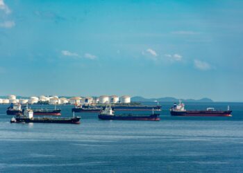Selat Hormuz Bergolak: Serangan Kapal Picu Eskalasi Terburuk Iran-AS, Pasar Global Waspada