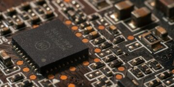 Terobosan Strategis Qualcomm: Dikabarkan Bakal Akuisisi Startup Chip AI Modular
